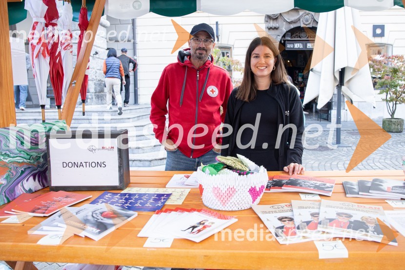 Dobrodelni bazar Mednarodnega združenja žensk - Sila