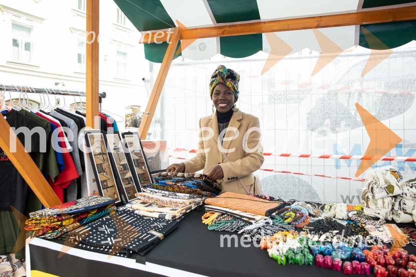 Dobrodelni bazar Mednarodnega združenja žensk - Sila