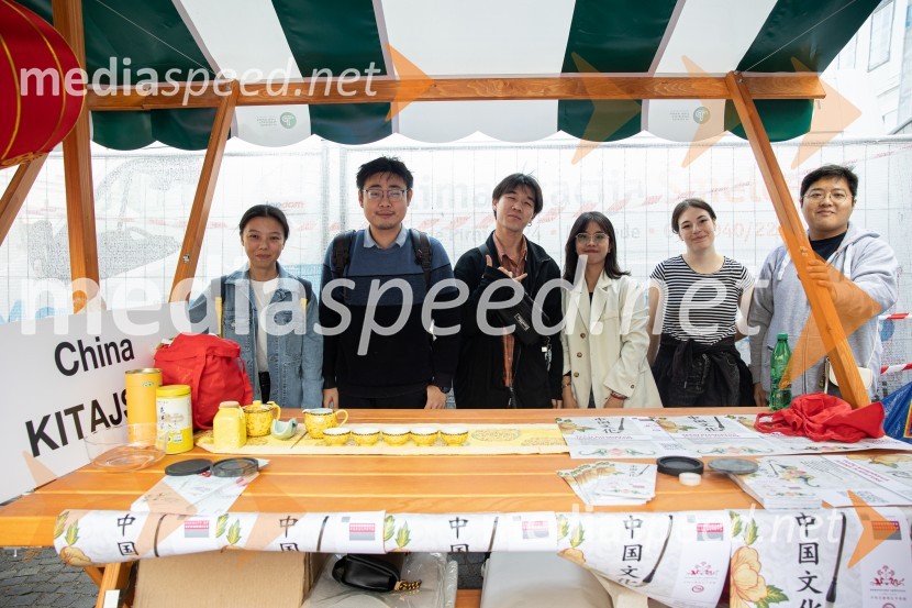 Dobrodelni bazar Mednarodnega združenja žensk - Sila