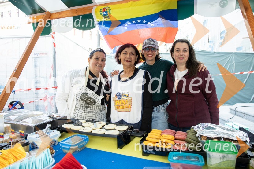 Dobrodelni bazar Mednarodnega združenja žensk - Sila