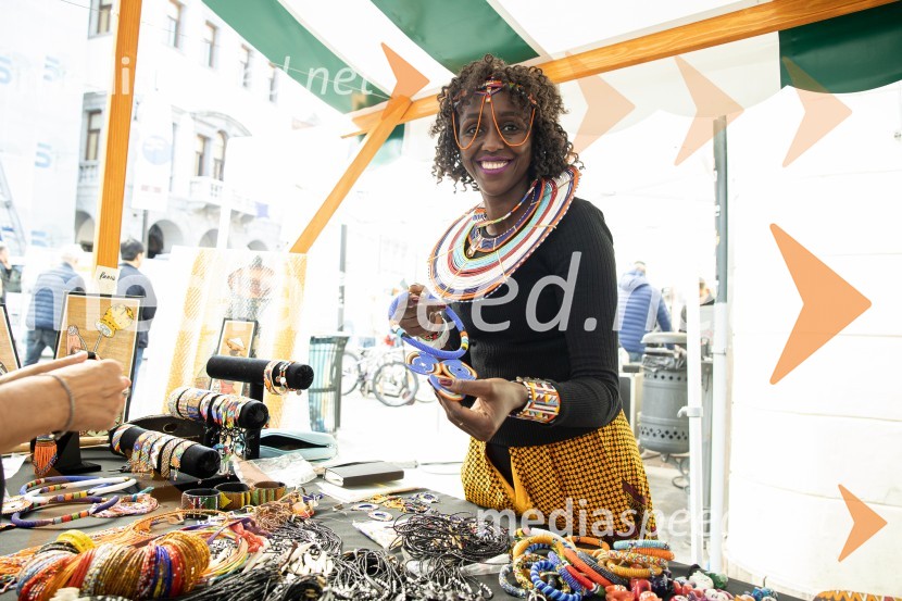 Dobrodelni bazar Mednarodnega združenja žensk - Sila
