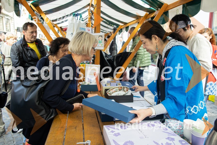 Dobrodelni bazar Mednarodnega združenja žensk - Sila