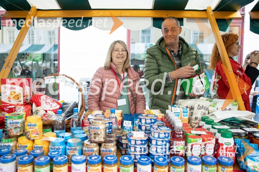 Dobrodelni bazar Mednarodnega združenja žensk - Sila
