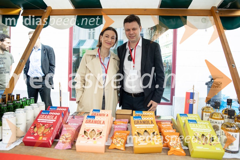 Dobrodelni bazar Mednarodnega združenja žensk - Sila