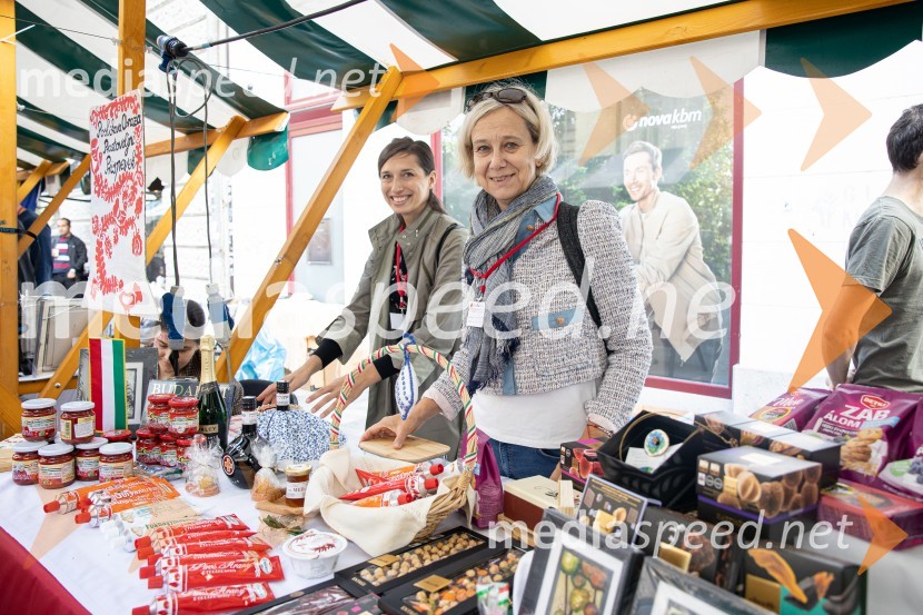 Dobrodelni bazar Mednarodnega združenja žensk - Sila