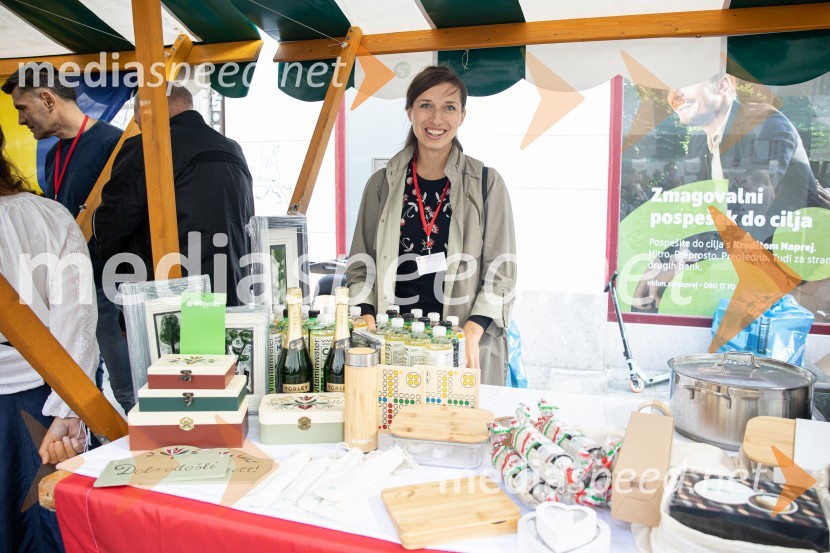 Dobrodelni bazar Mednarodnega združenja žensk - Sila