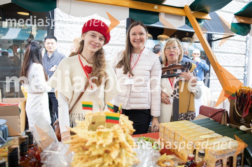 Dobrodelni bazar Mednarodnega združenja žensk - Sila