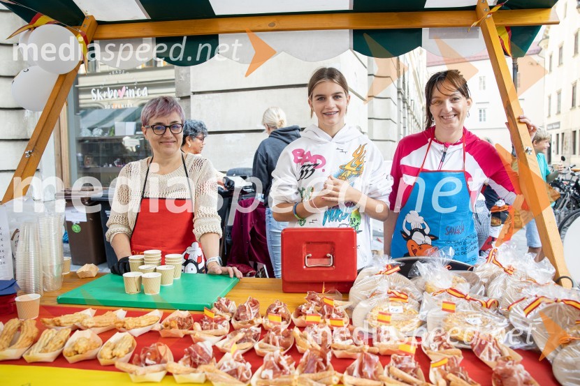 Dobrodelni bazar Mednarodnega združenja žensk - Sila