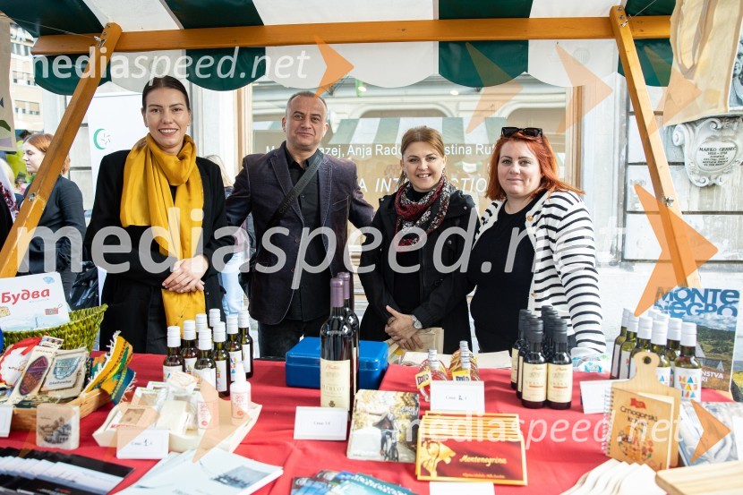 Dobrodelni bazar Mednarodnega združenja žensk - Sila