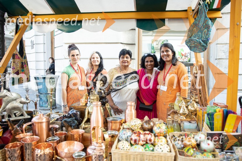 Dobrodelni bazar Mednarodnega združenja žensk - Sila