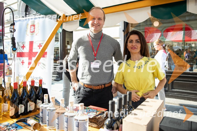 Dobrodelni bazar Mednarodnega združenja žensk - Sila