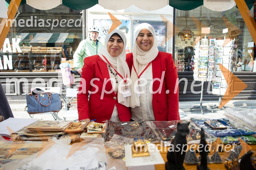 Dobrodelni bazar Mednarodnega združenja žensk - Sila