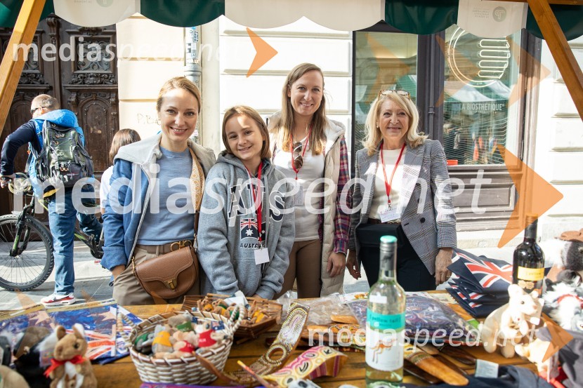 Dobrodelni bazar Mednarodnega združenja žensk - Sila