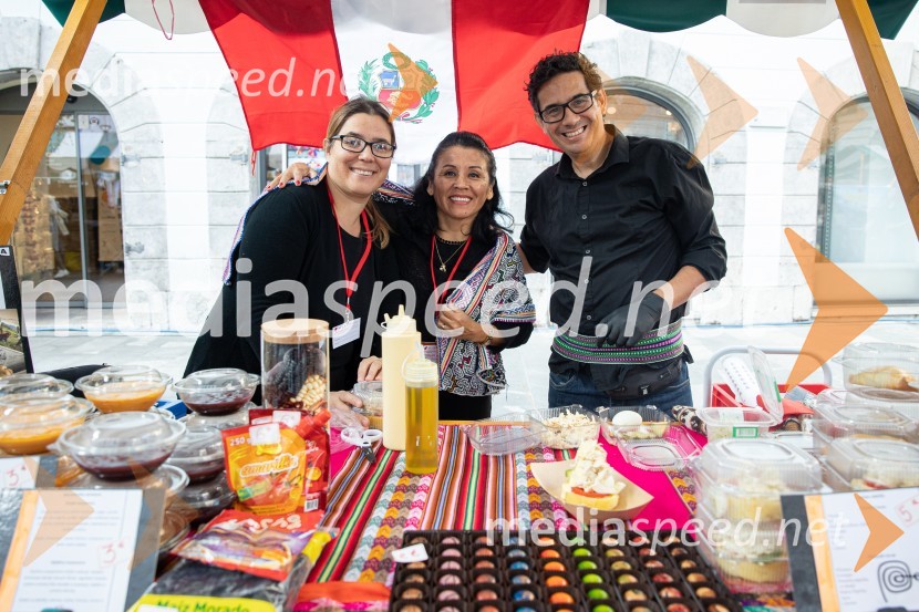 Dobrodelni bazar Mednarodnega združenja žensk - Sila