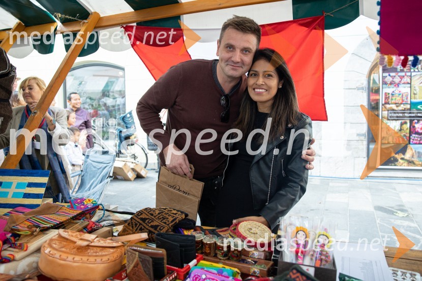 Dobrodelni bazar Mednarodnega združenja žensk - Sila