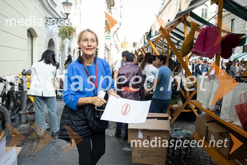 Dobrodelni bazar Mednarodnega združenja žensk - Sila
