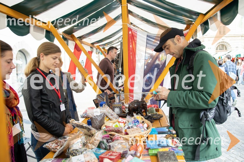 Dobrodelni bazar Mednarodnega združenja žensk - Sila