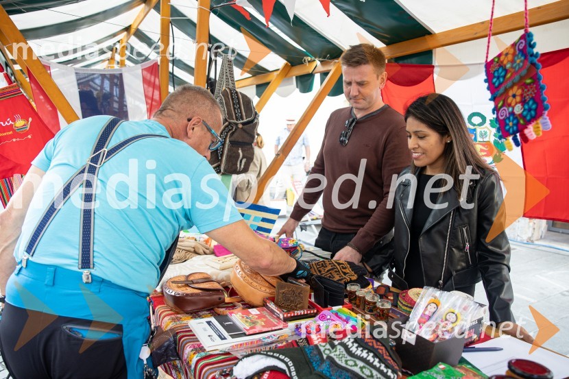 Dobrodelni bazar Mednarodnega združenja žensk - Sila