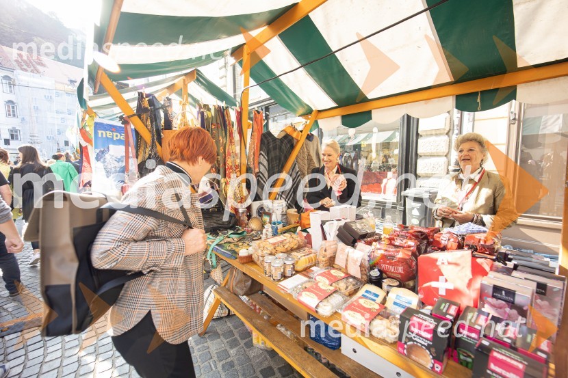 Dobrodelni bazar Mednarodnega združenja žensk - Sila