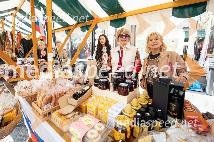 Dobrodelni bazar Mednarodnega združenja žensk - Sila
