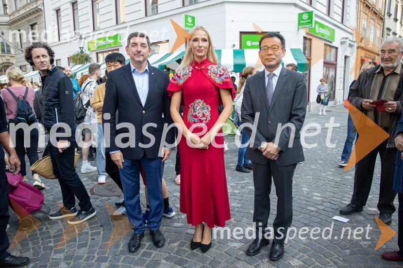 dr. Aleš Musar, lastnik Ruske dače;  Lali Sladjana Ilic, predsednica, društvo SILA IWCL - International Women's Club Ljubljana;  ... Dobrodelni bazar Mednarodnega združenja žensk - Sila