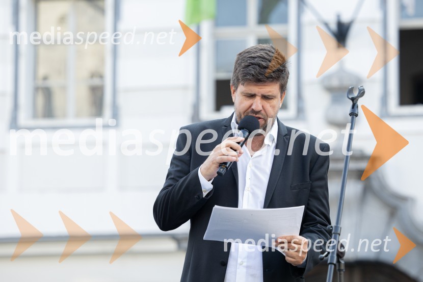 Dobrodelni bazar Mednarodnega združenja žensk - Sila