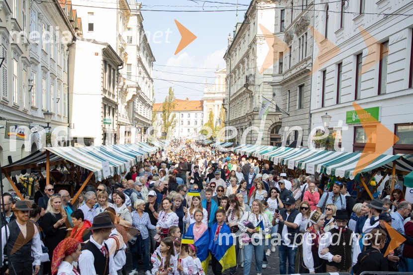Dobrodelni bazar Mednarodnega združenja žensk - Sila