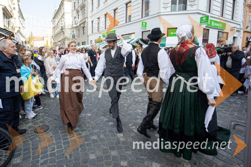 Dobrodelni bazar Mednarodnega združenja žensk - Sila