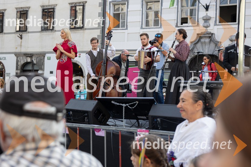 Dobrodelni bazar Mednarodnega združenja žensk - Sila