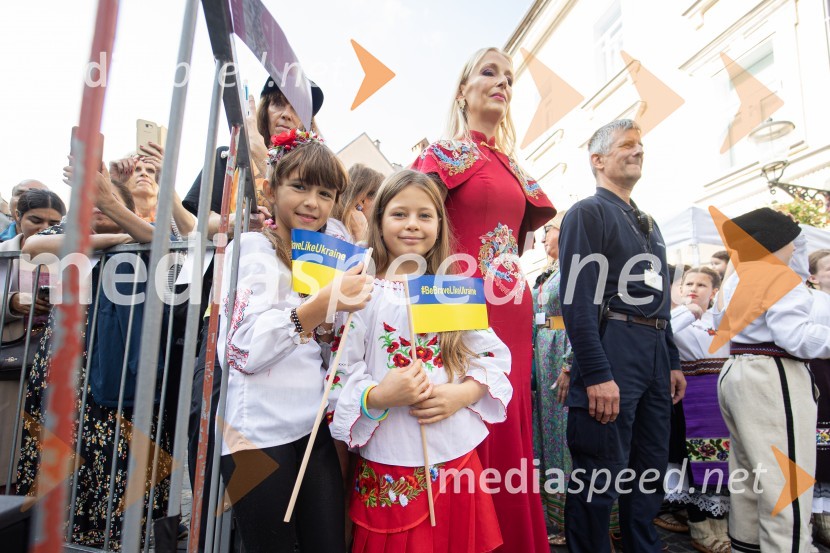  ... ;  ... ;  Lali Sladjana Ilic, predsednica, društvo SILA IWCL - International Women's Club LjubljanaDobrodelni bazar Mednarodnega združenja žensk - Sila