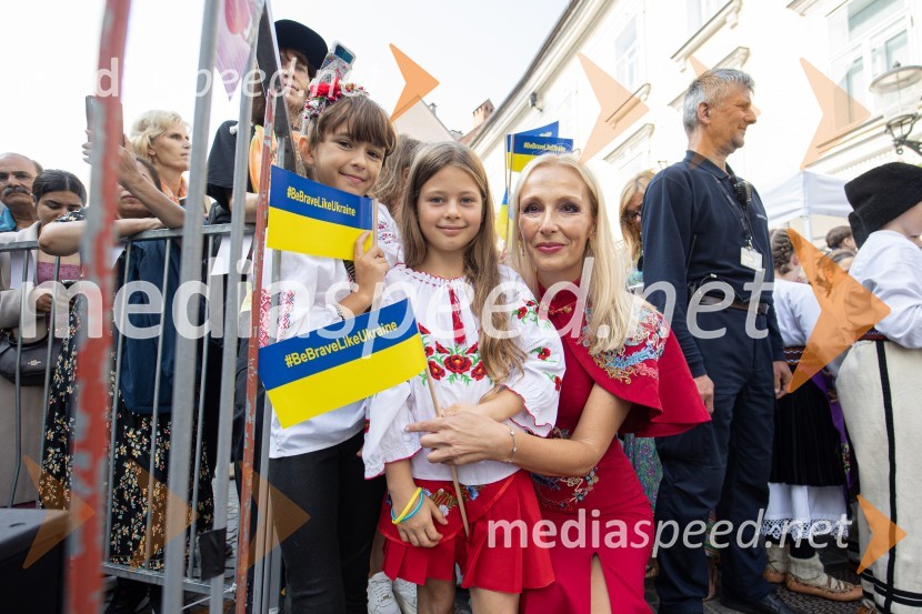  ... ;  ... ;  Lali Sladjana Ilic, predsednica, društvo SILA IWCL - International Women's Club LjubljanaDobrodelni bazar Mednarodnega združenja žensk - Sila