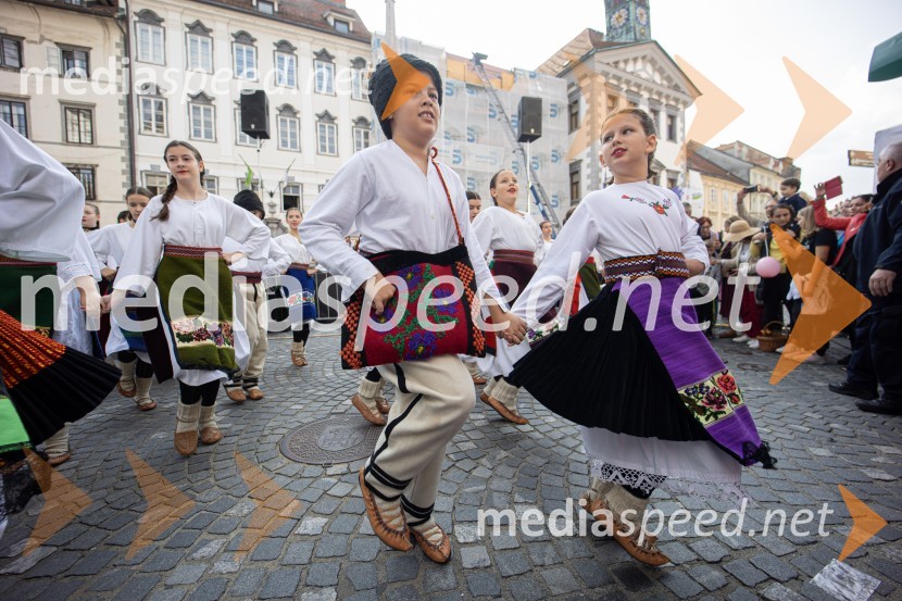 Dobrodelni bazar Mednarodnega združenja žensk - Sila