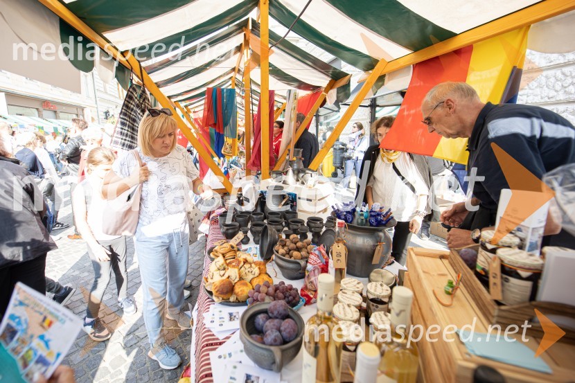 Dobrodelni bazar Mednarodnega združenja žensk - Sila