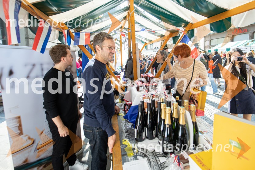Dobrodelni bazar Mednarodnega združenja žensk - Sila