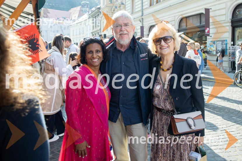 Dobrodelni bazar Mednarodnega združenja žensk - Sila