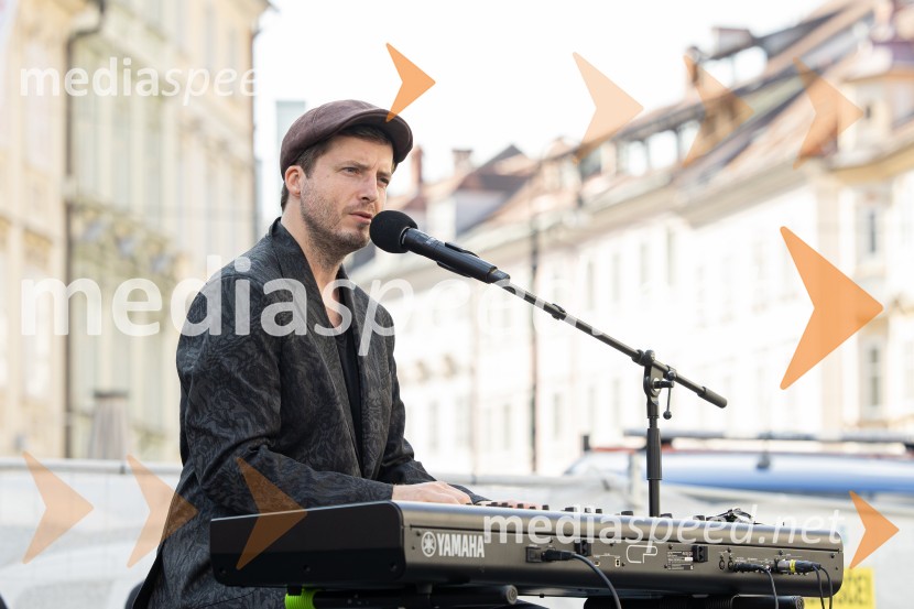 Dobrodelni bazar Mednarodnega združenja žensk - Sila