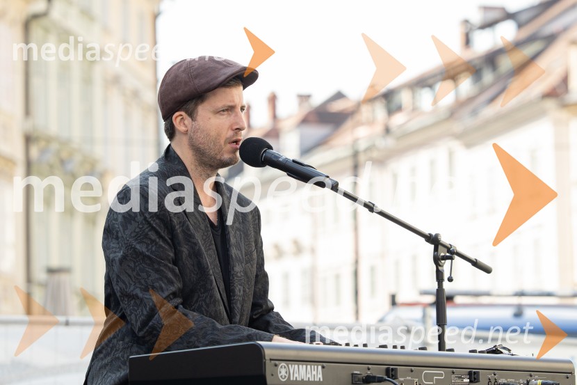 Dobrodelni bazar Mednarodnega združenja žensk - Sila