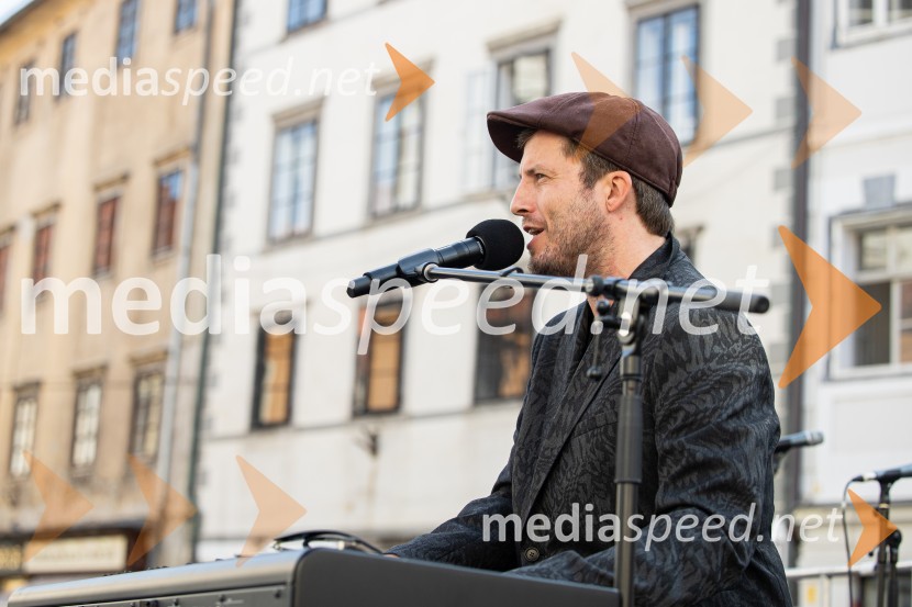 Dobrodelni bazar Mednarodnega združenja žensk - Sila