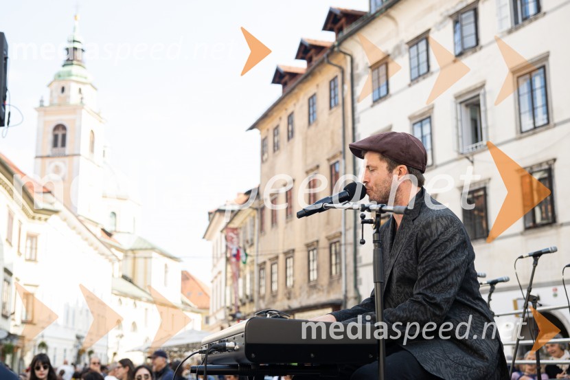 Dobrodelni bazar Mednarodnega združenja žensk - Sila