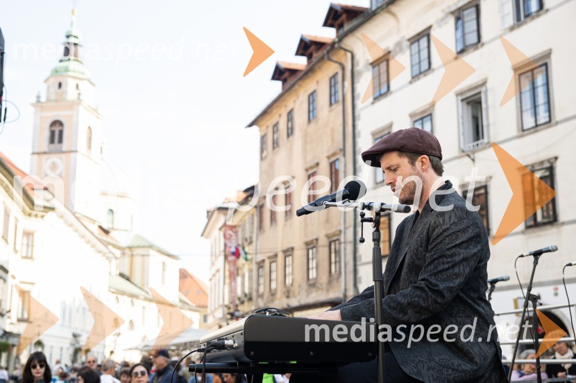Dobrodelni bazar Mednarodnega združenja žensk - Sila