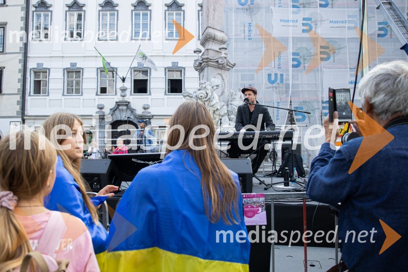 Dobrodelni bazar Mednarodnega združenja žensk - Sila