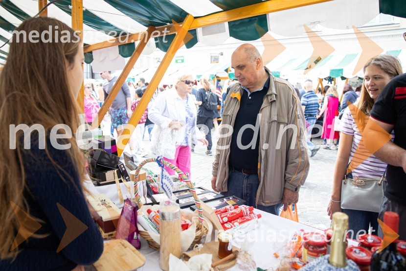 Dobrodelni bazar Mednarodnega združenja žensk - Sila