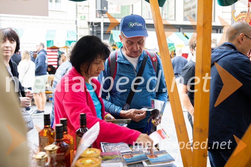 Dobrodelni bazar Mednarodnega združenja žensk - Sila