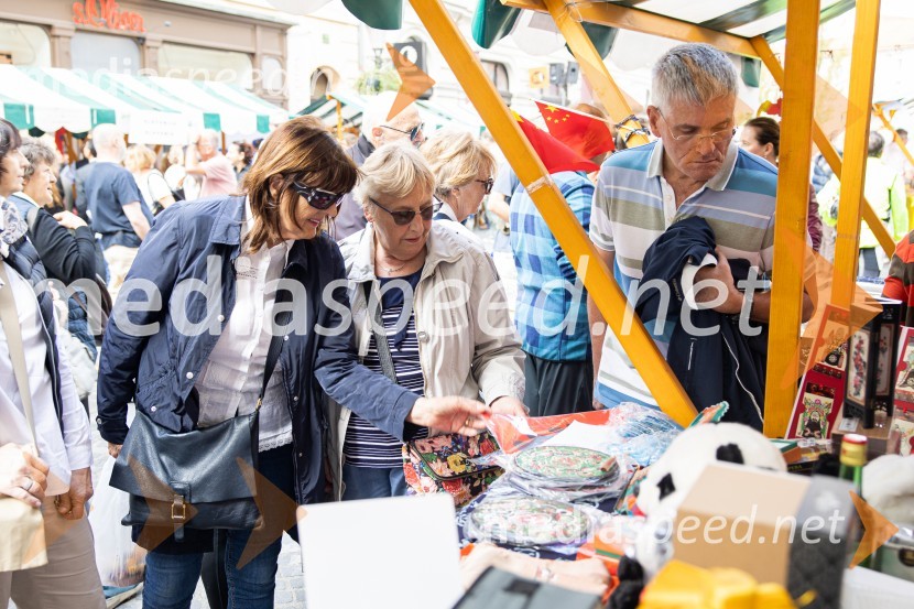 Dobrodelni bazar Mednarodnega združenja žensk - Sila