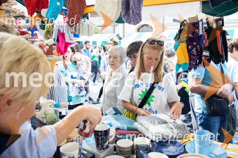 Dobrodelni bazar Mednarodnega združenja žensk - Sila
