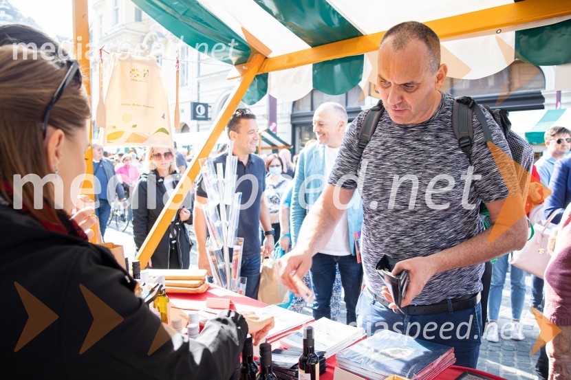 Dobrodelni bazar Mednarodnega združenja žensk - Sila