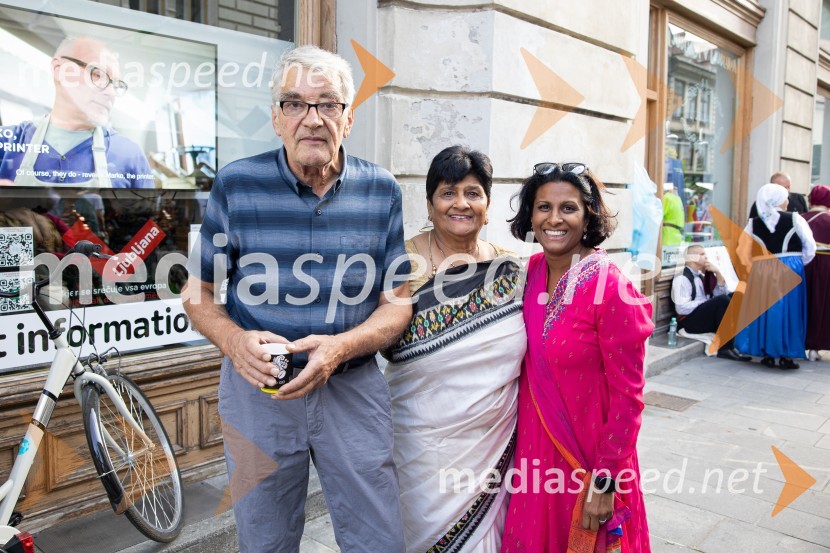 Dobrodelni bazar Mednarodnega združenja žensk - Sila