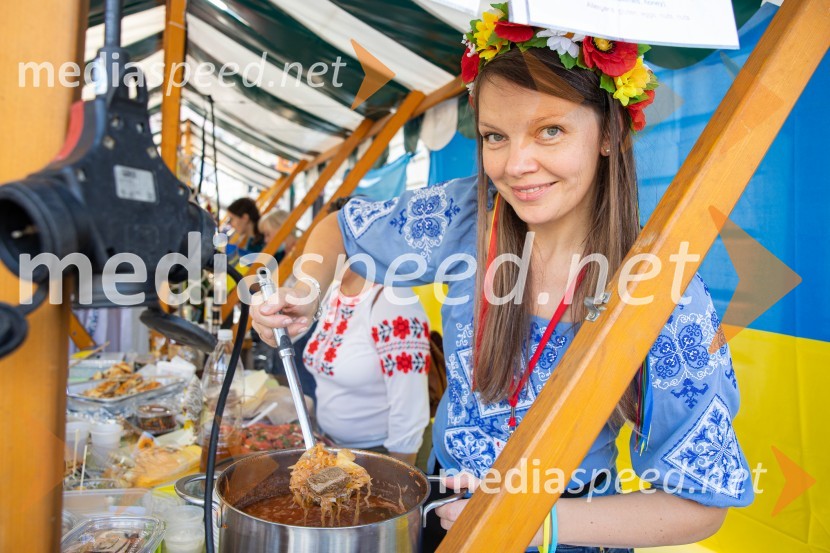 Dobrodelni bazar Mednarodnega združenja žensk - Sila