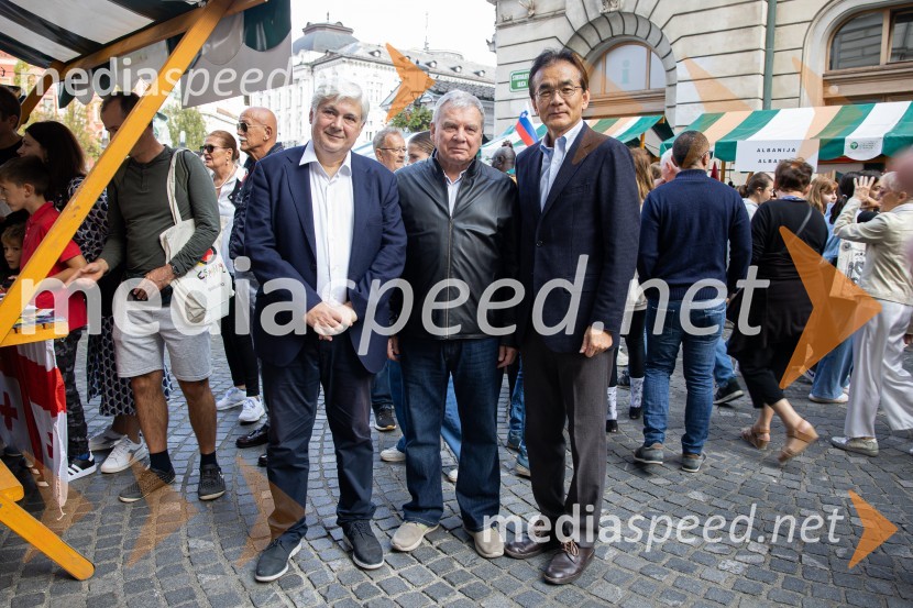 Dobrodelni bazar Mednarodnega združenja žensk - Sila