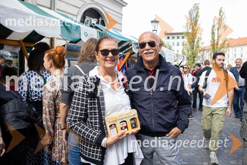 Dobrodelni bazar Mednarodnega združenja žensk - Sila
